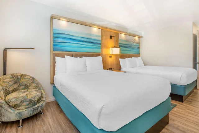 جناح بغرفتي نوم بحوض جاكوزي، Best Western Plus Capitola By the Sea Inn Suites 6/10