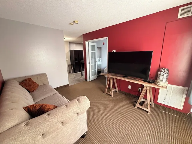 جناح بسريرين كوين بغرفتي نوم، River Hills Hotel 2/6