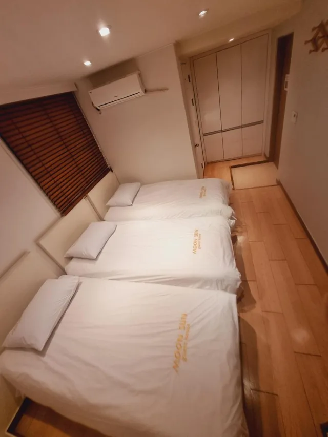 غرفة ثلاثية، Moon Sun Guesthouse 2/5