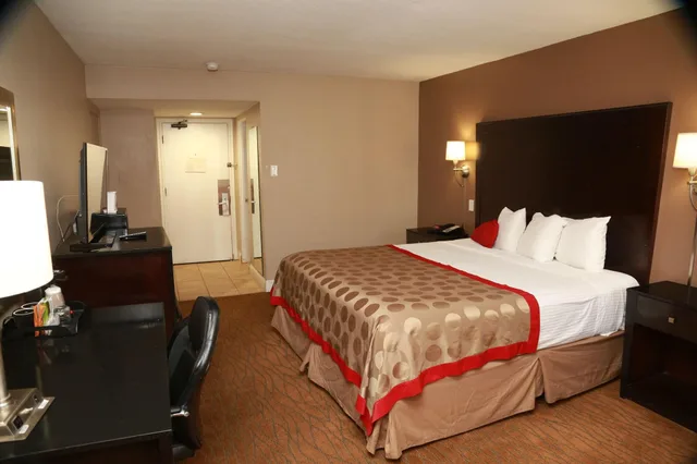 1 Bedroom, Suite, Multiple Beds، Ramada by Wyndham Fresno North 2/3