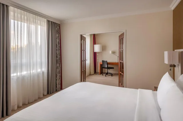 جناح جونيور، Munich Marriott Hotel 2/4