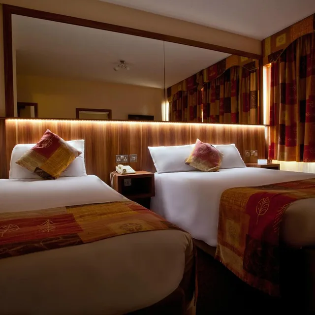 غرفة ثلاثية، West County Hotel 9/10