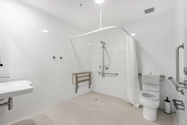 جناح بسريرين منفصلين بغرفتي نوم لذوي الإعاقة، Essence Suites Taringa 3/3