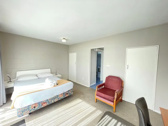 استوديو بسرير كوين بمطبخ صغير، Mt Eden Motel 4/9