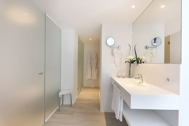 Junior Suite, Studio, King Bed, Sea View, Priority Location، Iberostar Waves Bahia de Palma - Adults Only 6/6