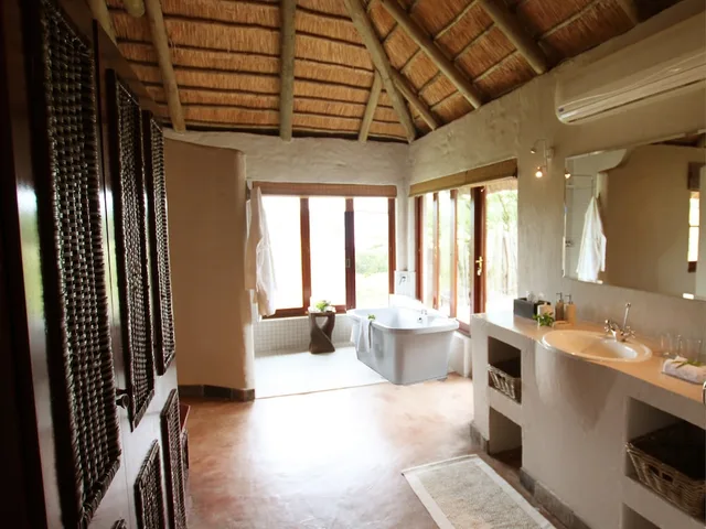 جناح فاخر بسريرين منفصلين، Hlosi Game Lodge 5/6