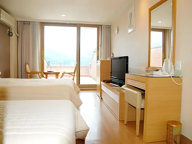 غرفة ديلوكس بسريرين منفصلين وسرير مزدوج وسرير فردي، Suanbo Park Hotel 1/2