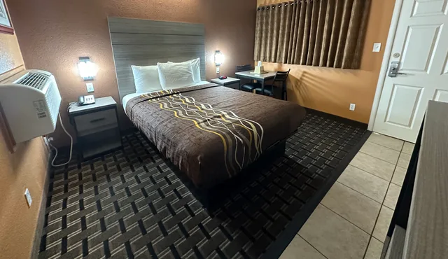 غرفة بسرير كوين، New Corral Motel 9/10