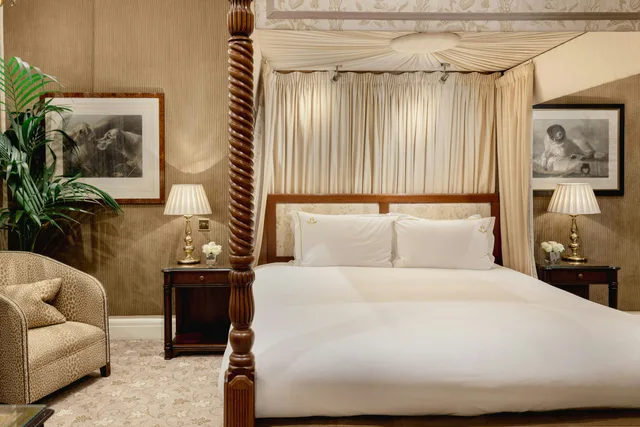 Master, Suite, Rubens At the Palace 2/4