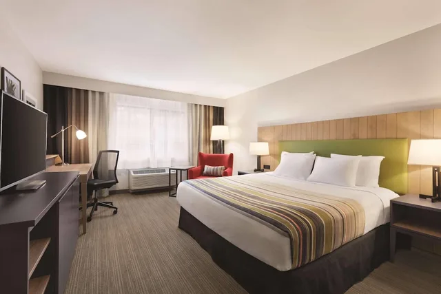Traditional, King Bed, Accessible, Country Inn Suites By Radisson Seattle Bothell Wa 2/9