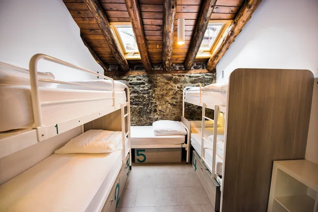 Mixed Dorm, 5 People, 2 Bunk Beds، Mountain Hostel Tarter 1/3