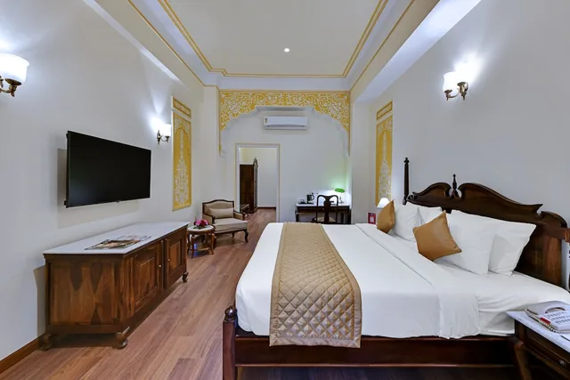 غرفة فاخرة بسرير كينج، Ramgarh Heritage A Luxury Boutique Resort 2/6