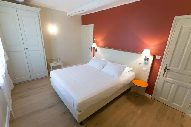 King Bed, Domaine Cie 4/10
