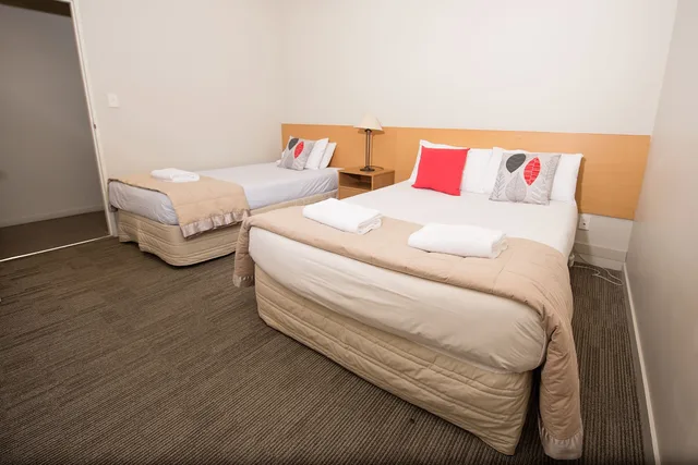 غرفة سوبيريور بسرير كوين وسرير فردي، Garden Hotel Christchurch 4/8