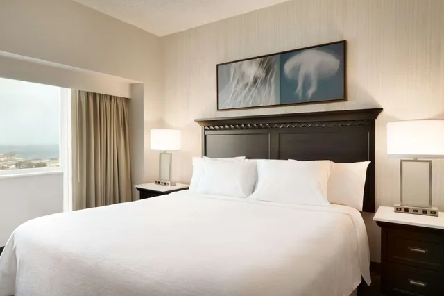2 Bedrooms, Suite, 1 King and 2 Double Beds, 2 Bathrooms، Embassy Suites by Hilton Monterey Bay Seaside 2/4