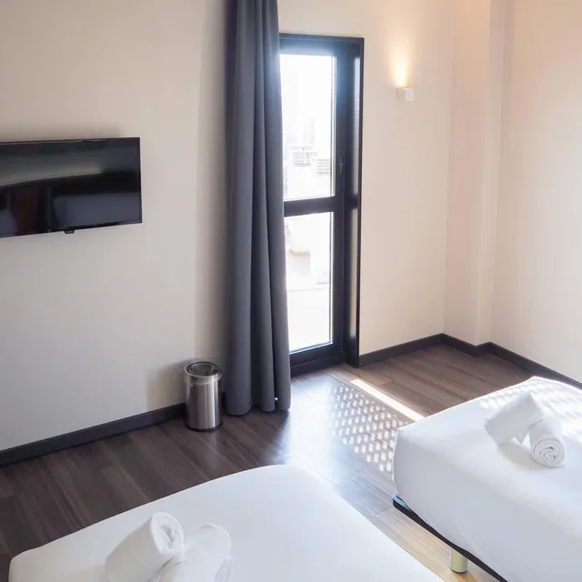غرفة بسرير فردي لذوي الإعاقة، easyHotel Barcelona Fira 4/10