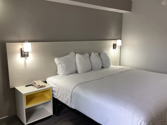 غرفة بسرير كينج، Days Inn by Wyndham Baltimore Northwest 2/3