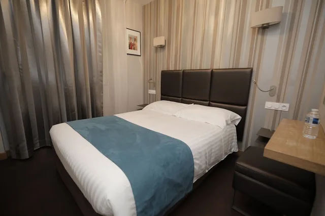 غرفة كومفورت بسرير كوين، Hôtel d’Orléans 3/5