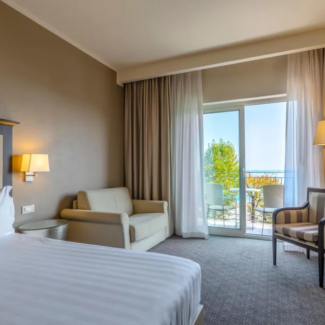 جناح جونيور بإطلالة على البحيرة بشرفة، Villa Rosa Hotel 1/5
