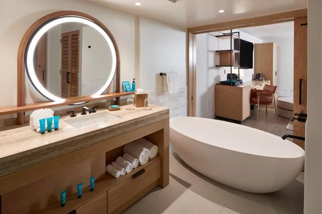 Club, Suite, King Bed, Ocean Front, Sofa, Balcony, Club Lounge Access, The Ritz-Carlton O ahu, Turtle Bay 3/4
