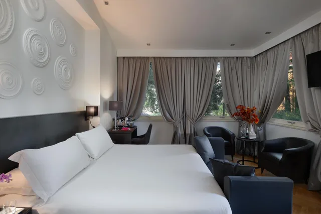 جناح جونيور، Hotel Principe Torlonia 4/10