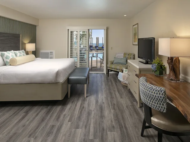 Room, King Bed, Ocean Front, Inn at the Cove 5/7