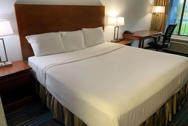 غرفة بسرير كينج، Travelodge by Wyndham Mobile AL 1/1
