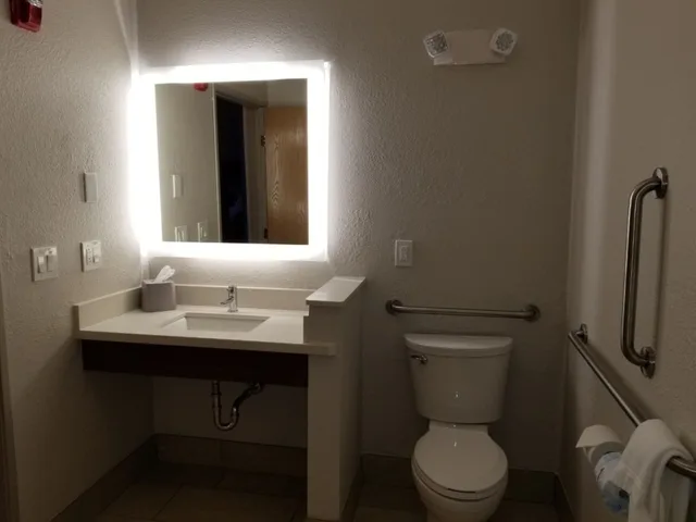 غرفة بسريرين كوين لذوي الإعاقة، Holiday Inn Express Winfield 2/2