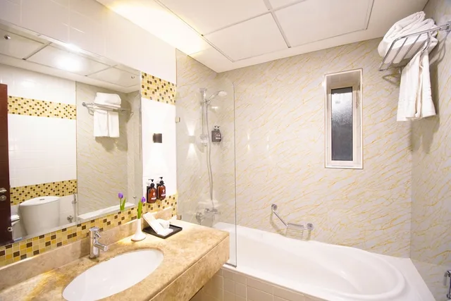 شقة بسرير كينج بغرفة نوم واحدة مع أريكة، Tulip Hotel Apartment Bur Dubai 7/10