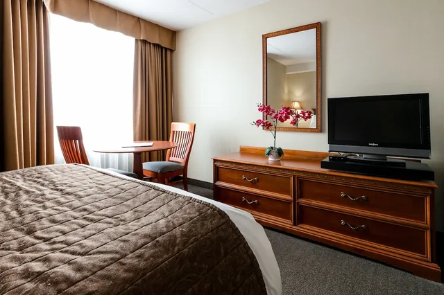 Traditional, Queen Bed, Welcominns Hotel Ottawa 2/4
