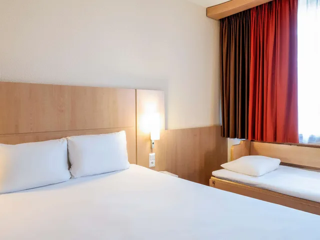 غرفة بثلاثة أسرّة، Ibis Amsterdam Centre Hotel 2/10