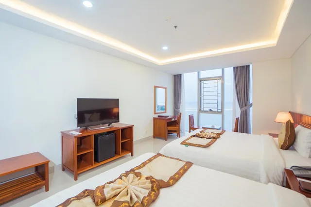 Deluxe, Quadruple, Vinh Hoang Hotel 2/2