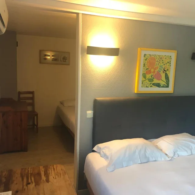 غرفة ثلاثية، LE SUD HOTEL 3/6