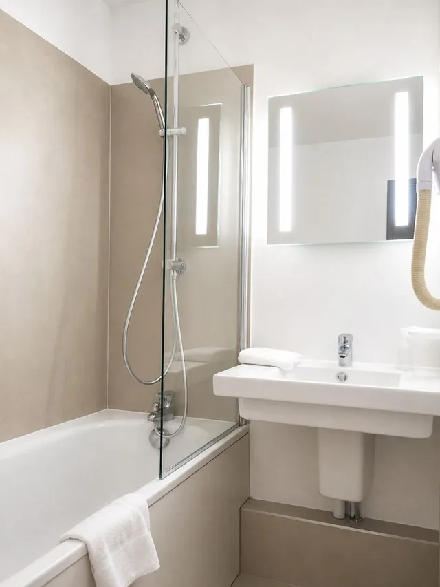 غرفة قياسية بسرير كوين مع أريكة، Kyriad Clermont Ferrand Sud La Pardieu 6/6
