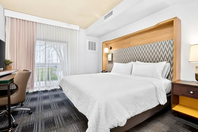 1 Bedroom, Suite, King Bed, Sofa, Holiday Inn Clarkston - Lewiston 2/10