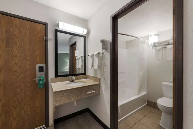 غرفة قياسية بسريرين كوين، Quality Inn Merriam Kansas City 10/10