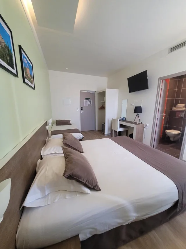 غرفة كومفورت ثلاثية بسرير مزدوج وسرير فردي، Kyriad Orange Centre 3/10