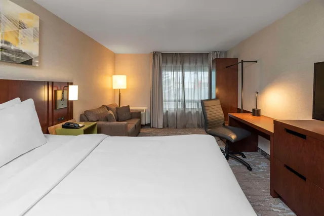 غرفة بسرير كينج، Comfort Inn Kingston - Highway 401 5/10