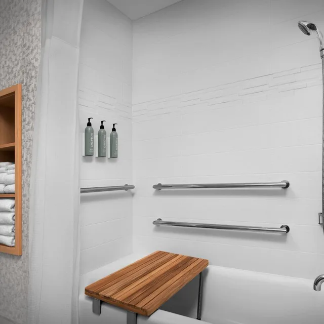 استوديو بسرير كينج مع أريكة لذوي الإعاقة، Residence Inn by Marriott Seattle Northgate Station 2/2
