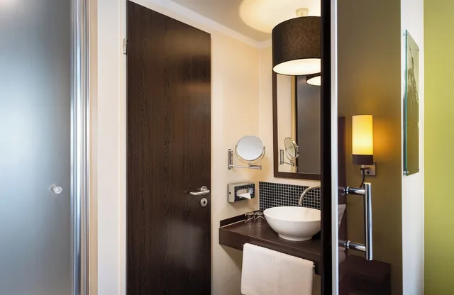 غرفة ثلاثية بسرير مزدوج وسرير فردي، LEONARDO HOTEL BERLIN 7/7