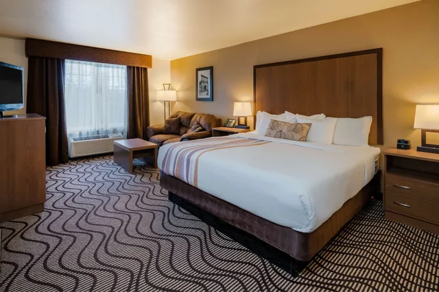Standard, King Bed, Jetted Tub, Best Western Plus Riverfront Hotel And Suites 6/10