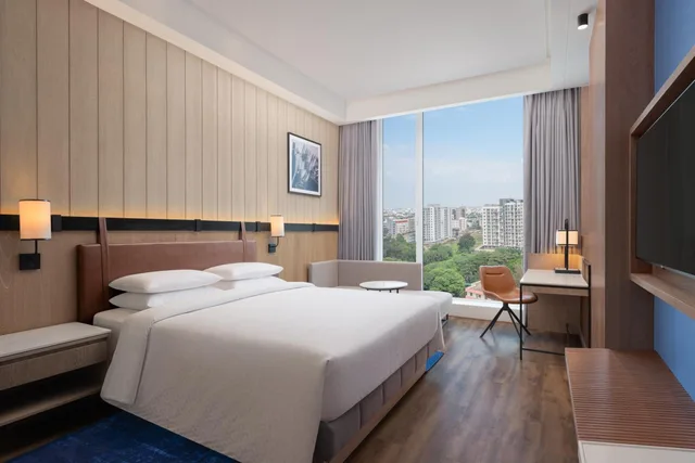 غرفة ديلوكس بسرير كينج بإطلالة على المدينة، Four Points by Sheraton Nashik 2/5