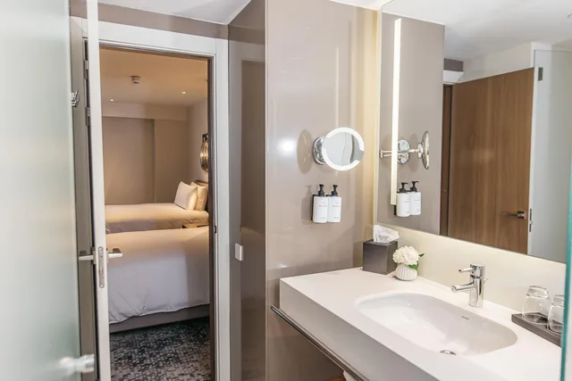 جناح بسريرين منفصلين بشرفة بغرفة نوم واحدة مع أريكة، InterContinental Barcelona 5/9
