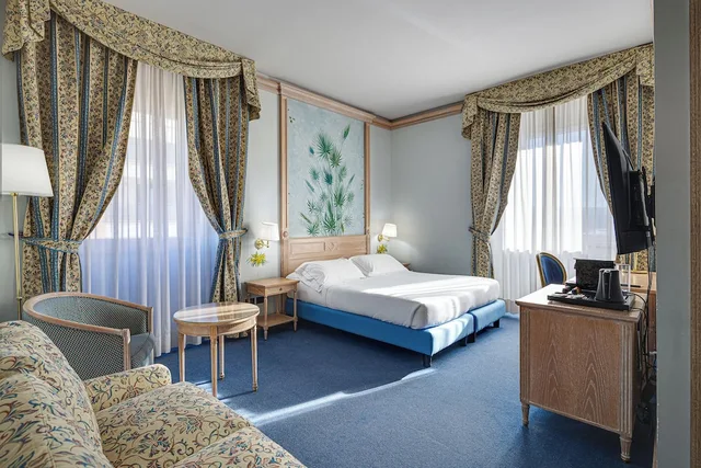 غرفة ديلوكس بسرير مزدوج مع أريكة، Hotel de La Ville 2/5