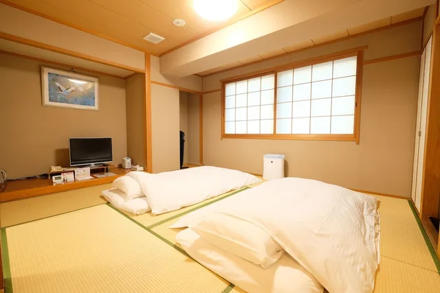 غرفة يابانية بفرشتي فوتون بأرضية تاتامي، Matsuyama New Grand Hotel 3/10