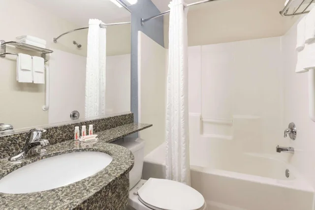 جناح سوبيريور بسرير كوين، Microtel Inn & Suites by Wyndham Spring Hill/Weeki Wachee 1/3