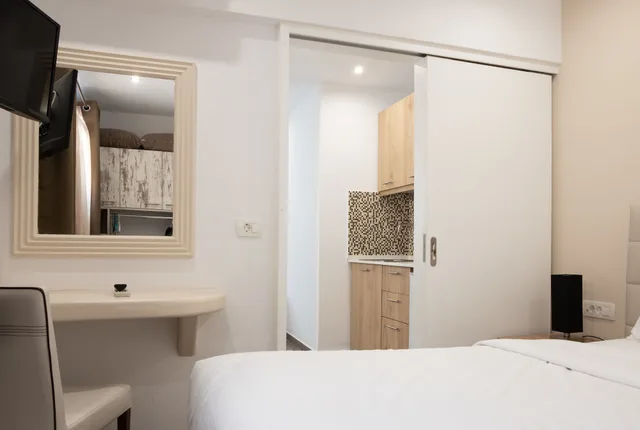 1 Bedroom, Apartment, Tristhenia Hotel 1/3