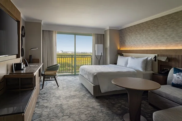 غرفة بسرير كينج مع أريكة، JW Marriott Orlando Grande Lakes 1/5