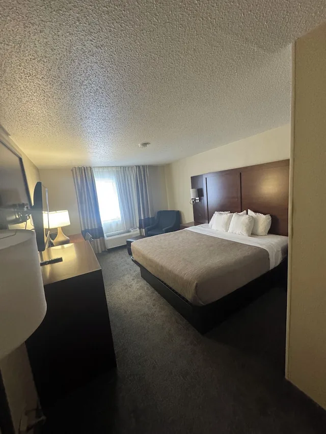 Standard, King Bed, Quality Inn & Suites Green Bay - Ashwaubenon 5/8