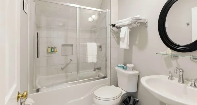 Standard, King Bed, Balcony, Idlewyld Inn & Spa, WorldHotels Crafted 5/5
